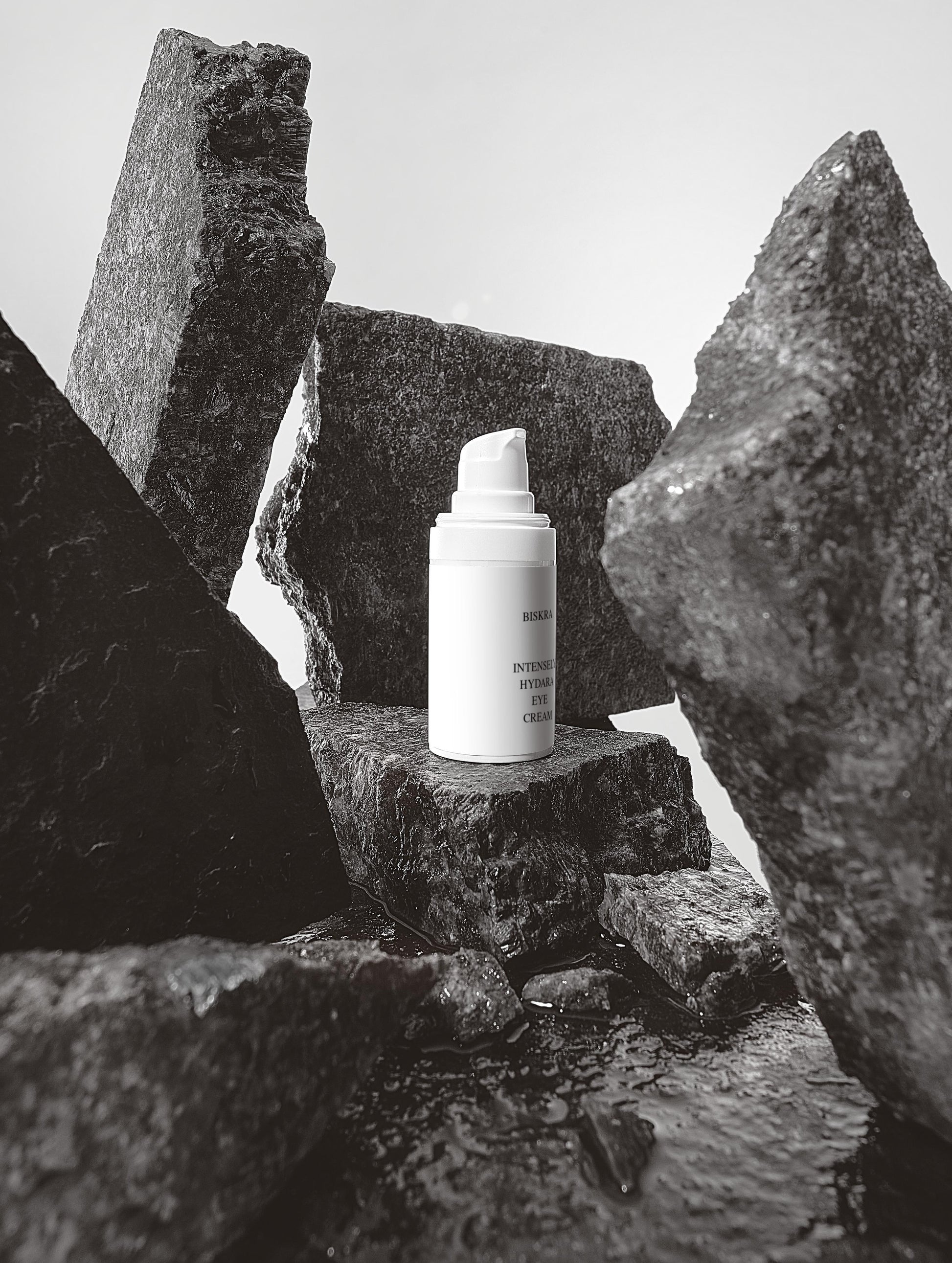 Deeply hydrating eye cream designed to reduce puffiness and smooth fine lines