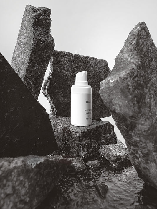 Deeply hydrating eye cream designed to reduce puffiness and smooth fine lines