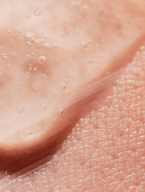 A visual of the gel's texture, emphasizing its lightweight and smooth consistency enriched with hyaluronic acid.