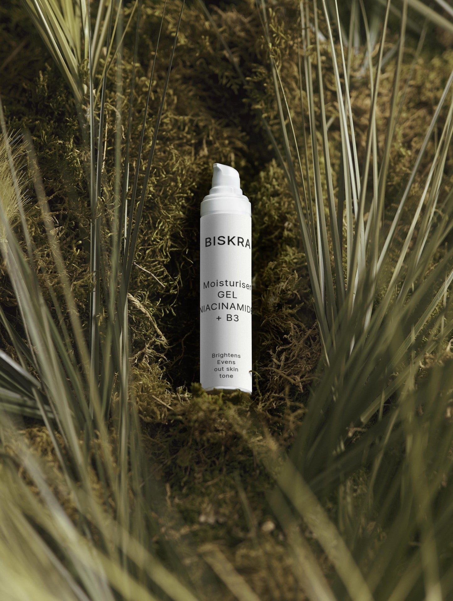 Lightweight face moisturiser with Niacinamide and B3 to improve skin texture and even tone
