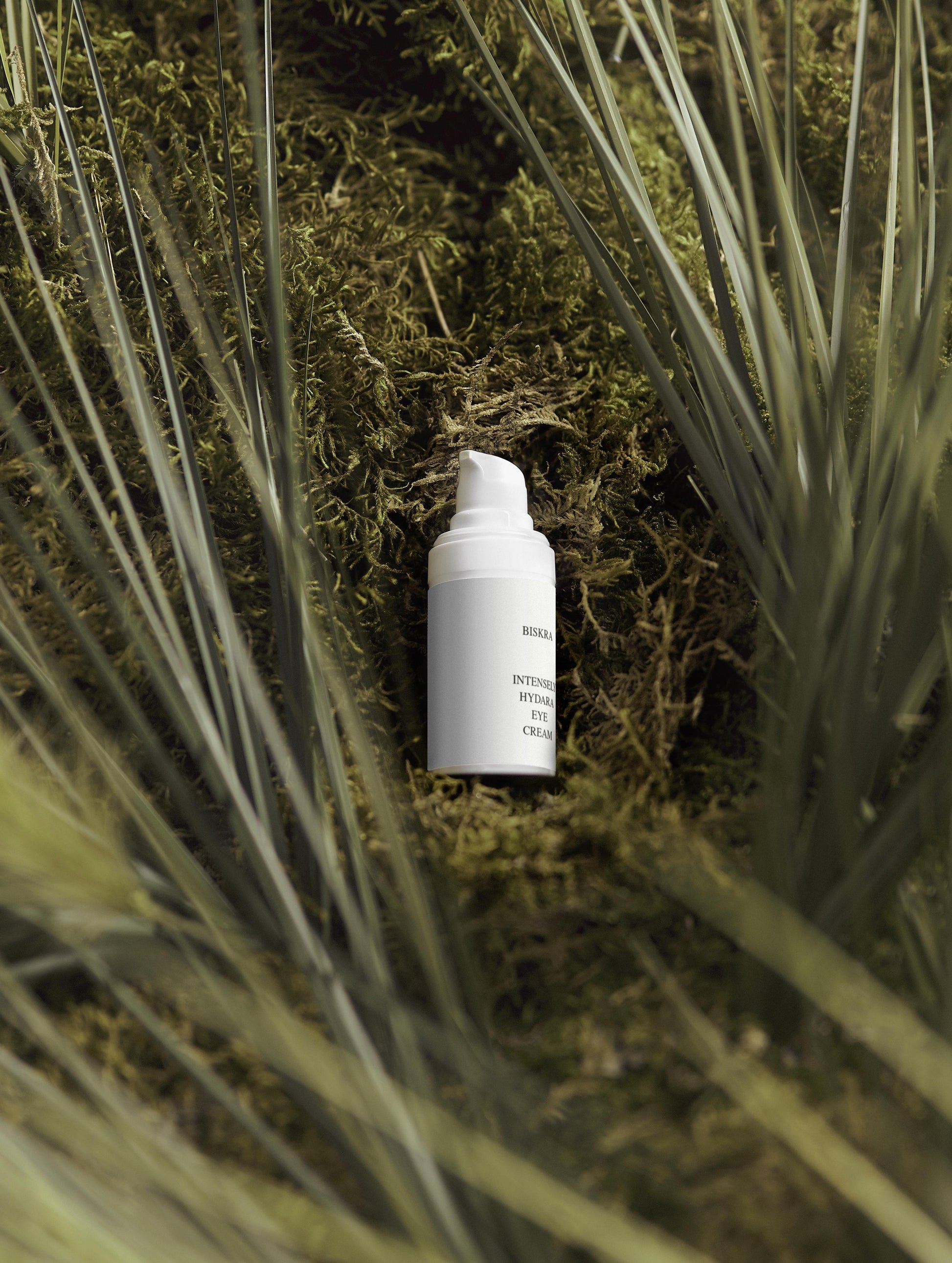 Lightweight yet powerful eye cream that hydrates and revitalizes the delicate under-eye area