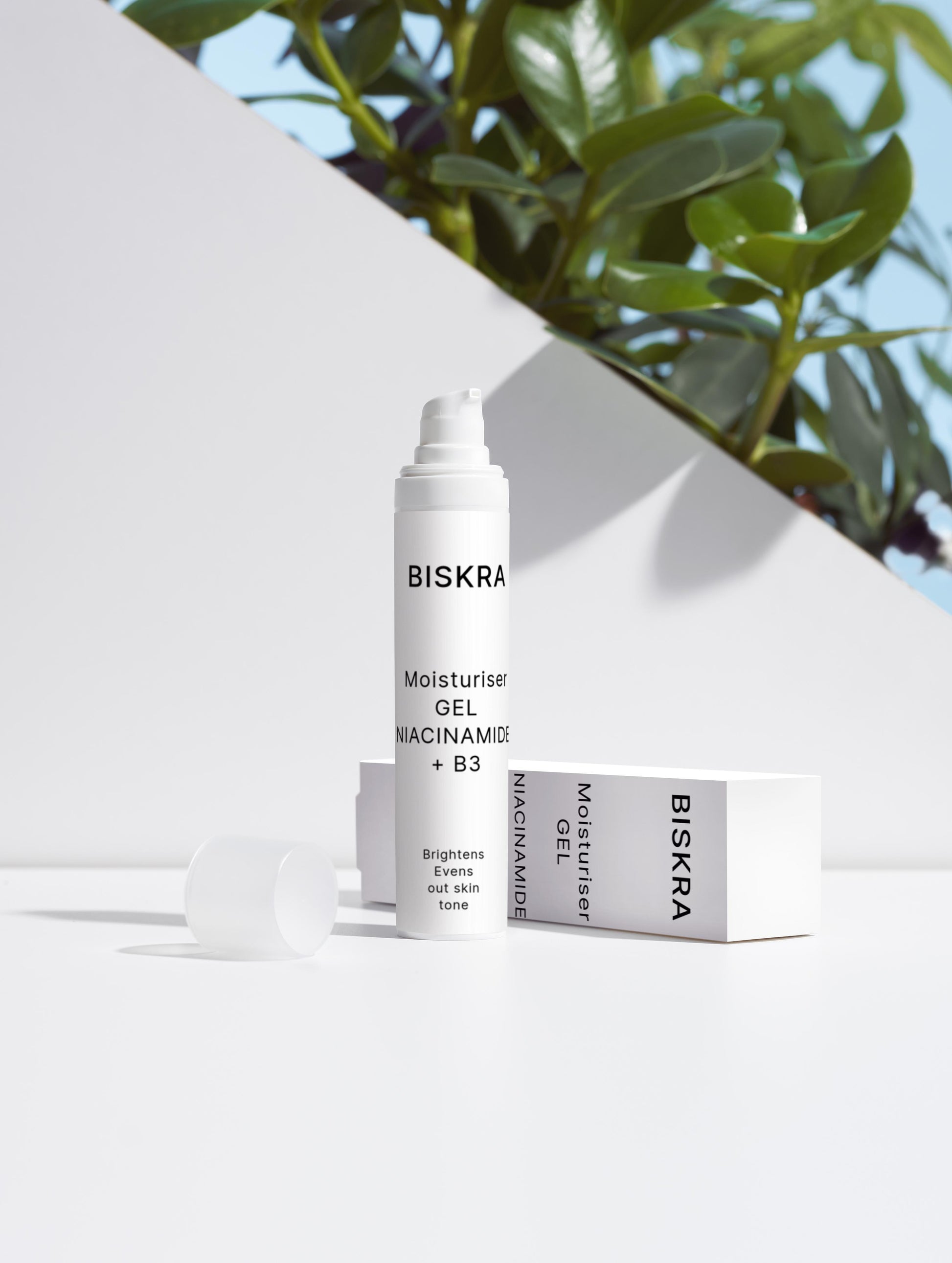 Soothing gel cream with Vitamin B3 and Niacinamide for daily hydration and a healthy glow