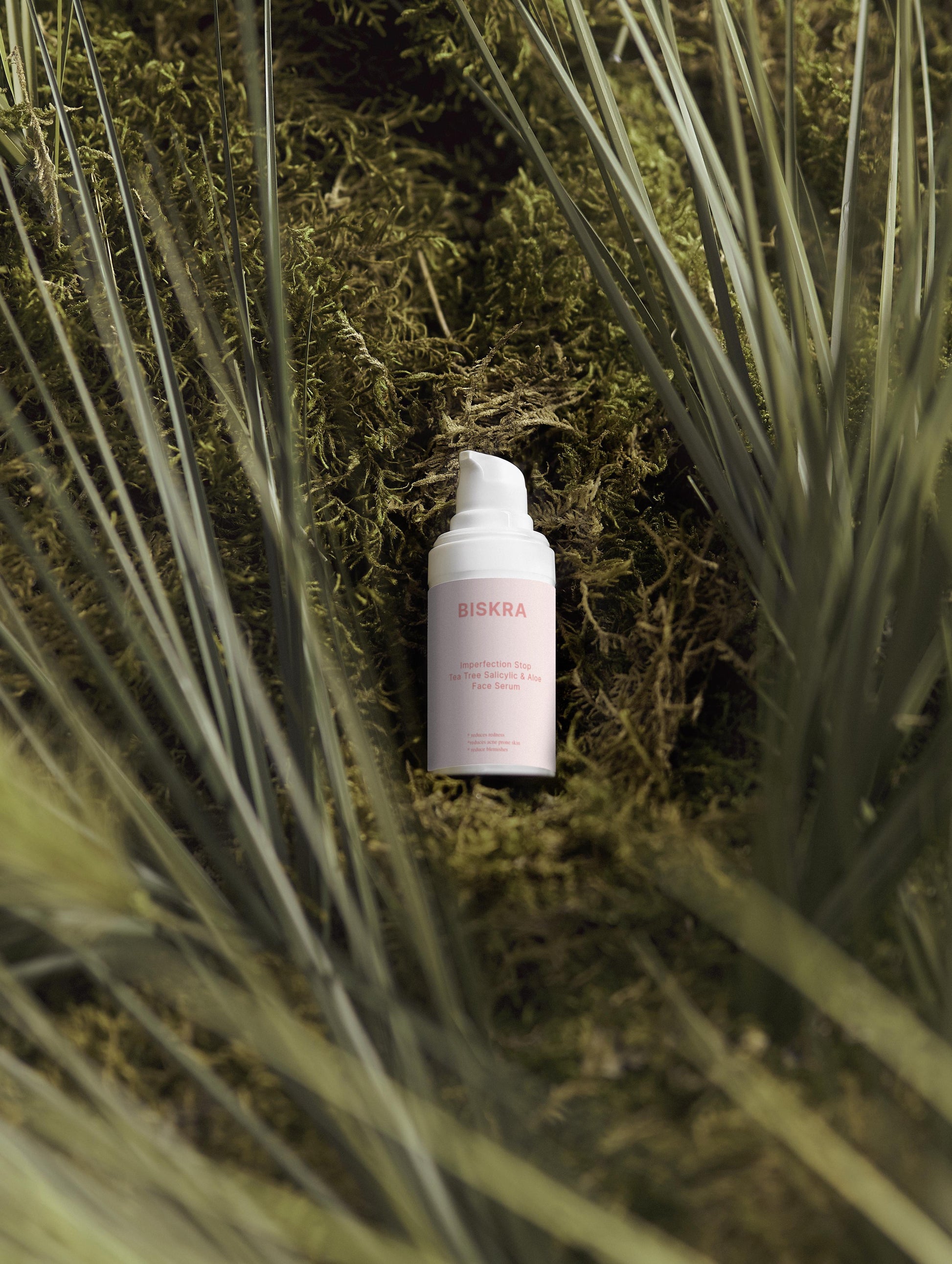 Targeted Acne Treatment: With 2% salicylic acid and 3% tea tree oil, this serum reduces blemishes and redness for an even, acne-free look.