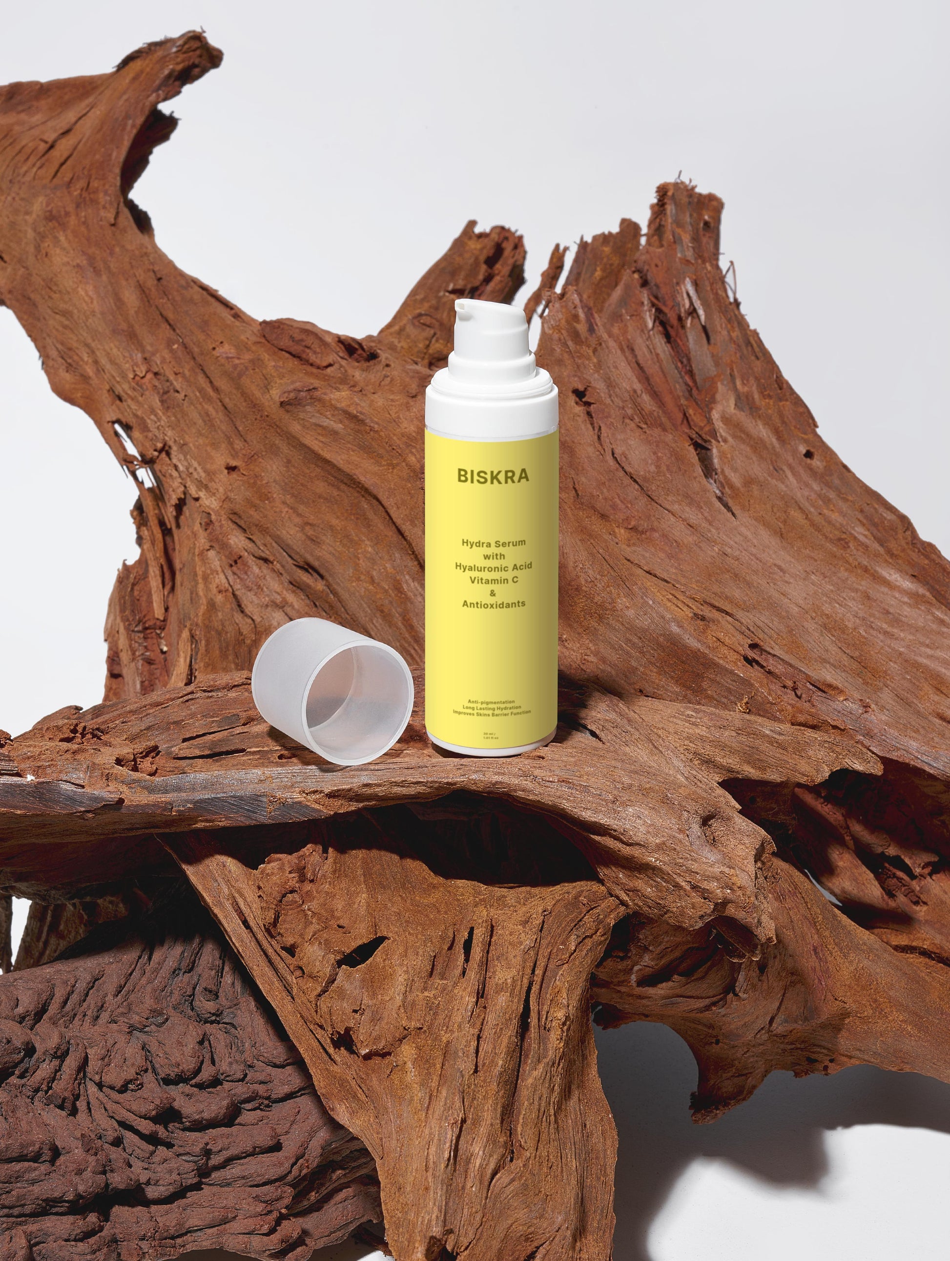 Vitamin C serum brightens and protects your skin, with Hyaluronic Acid